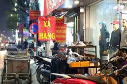 Hà Nội: Gần Tết hàng quán đua nhau lấn chiếm vỉa hè
