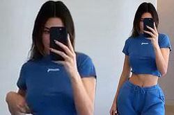 'Siêu mẫu đắt giá nhất thế giới' khoe eo thon sexy gây ngưỡng mộ