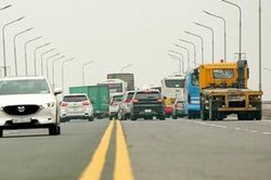 Kiểm soát tải trọng xe qua cầu Thăng Long để đảm bảo an toàn sau khi sửa chữa