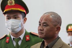 Tử hình cựu bí thư xã giết em họ