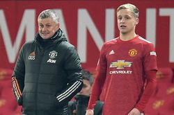 MU: Van de Beek được khuyên nên đi đối chất với Solskjaer