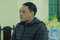 Vụ xe chở rác chạy giờ cấm tông chết bé trai: Bị cáo quanh co chối tội, lời khai bất nhất?