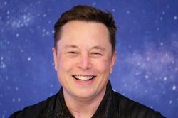 Elon Musk 'soán ngôi' giàu nhất thế giới của Jeff Bezos