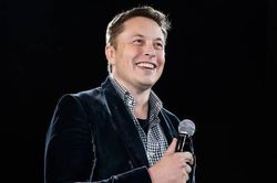 Tỷ phú công nghệ Elon Musk soán ngôi giàu nhất thế giới của ông chủ Amazon