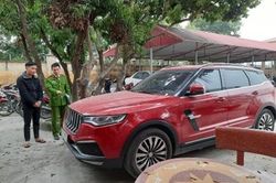 Vụ bắn vào xe Dương Minh Tuyền: Kẻ nổ súng đang lẩn trốn