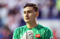 Văn Lâm còn cách Cerezo Osaka thủ tục làm visa; HLV Park muốn Việt Nam thắng 2 trận nữa ở vòng loại World Cup 2022