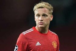 'Van de Beek nên tới đập cửa phòng Solskjaer'