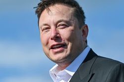 Elon Musk vượt qua Jeff Bezos, trở thành người giàu nhất thế giới
