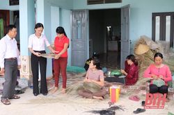 Chi hội trưởng phụ nữ thôn Tân Ngọc, xã Trường Giang năng nổ giữ nghề