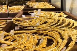 Bầu cử Tổng thống Mỹ ngã ngũ, giá vàng lao dốc