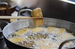 Mẹo rán đậu không dính chảo