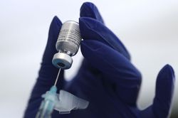 Vaccine của Pfizer có thể kháng biến thể COVID-19 mới