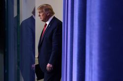 Twitter cấm tài khoản của Tổng thống Donald Trump vĩnh viễn