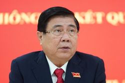 Chủ tịch TP.HCM cấm cán bộ tặng quà Tết cấp trên