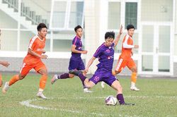 HLV Vũ Tiến Thành giữ chân cầu thủ dự World Cup