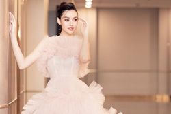 Á hậu Tường San lần đầu xuất hiện sau đám cưới