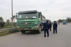 Xử lý xe quá tải trên 100 % lưu thông trên cầu Thăng Long một ngày sau thông xe