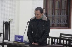 Giá đắt của gã đàn ông cả nể mà 'cầm giúp' gói đồ xuống bệnh viện cho hàng xóm