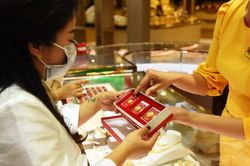 Giá vàng hôm nay 9/1: USD tăng trở lại, vàng tạm thời lùi bước