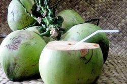 Thời điểm bạn tuyệt đối không nên uống nước dừa