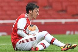 Oezil đòi nhận đủ 7,2 triệu bảng mới chịu rời Arsenal