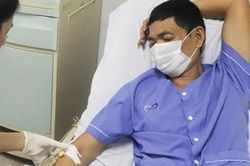 Người đàn ông bị thủng ruột vì uống thuốc giảm đau tự mua
