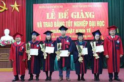 Đại học Mở Hà Nội trao bằng cử nhân Luật cho 29 học viên tại Vĩnh Phúc