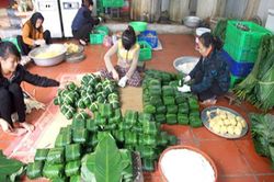Tìm vị Tết ở làng bánh chưng Tranh Khúc