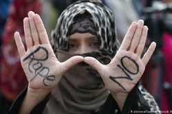 Pakistan hủy bỏ hủ tục dùng ngón tay 'kiểm tra trinh tiết' phụ nữ