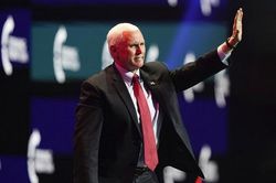 Phó Tổng thống Mỹ không loại trừ khả năng phế truất ông Trump