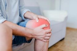 Sai lầm khiến bệnh xương khớp nặng hơn trong mùa đông