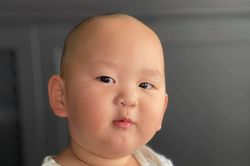 Vẻ đẹp chuẩn 'soái ca' của quý tử Trà My Idol