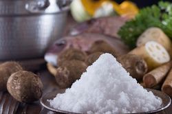 5 nhóm thực phẩm sẽ khiến gan 'khóc thét'