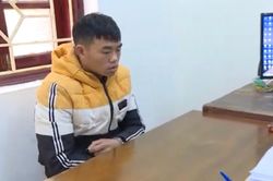 Tài xế ngụy trang 300kg pháo nổ bằng những cây vầu dài