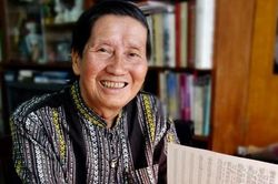 'Cây đại thụ và cánh én tuổi thơ'