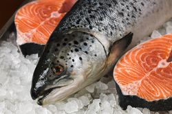 Cá hồi Sa Pa giảm giá sâu, còn 110.000 đồng/kg