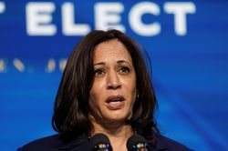 Vogue bị chỉ trích vì 'tẩy trắng' bà Kamala Harris