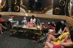 Quảng Nam: 47 nam thanh nữ tú bay lắc trong quán karaoke