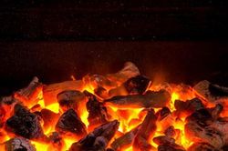 Sưởi than trong phòng kín khi ngủ, 2 chị em họ thương vong