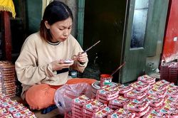 Ghé thăm 'nơi sinh' của hàng nghìn ông Công ông Táo
