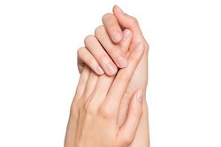 Mẹo đơn giản giúp giữ ấm bàn tay và bàn chân trong mùa đông