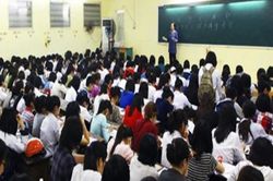 Học thêm tràn lan - người lớn muốn trẻ thành 'siêu nhân'?