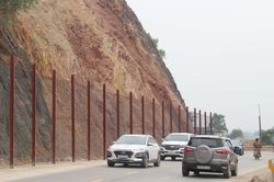 Đã hoàn thành việc phá hủy đá khối đá treo 'khủng' trên mái Rú Nguộc (Thanh Chương)