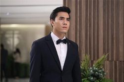 Tình cờ gặp người yêu cũ đang chật vật đưa mẹ vào viện, tôi sợ bạn gái mới ghen tuông nên phớt lờ để rồi nhận cái kết chát đắng