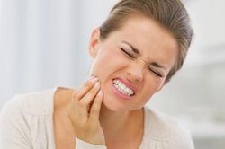 Trị đau răng tại nhà với nguyên liệu dễ kiếm
