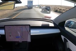 Xe điện Tesla tự đi từ San Francisco đến Los Angeles mà không cần sự can thiệp của tài xế