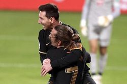 Barcelona: Thời Messi trao yêu thương