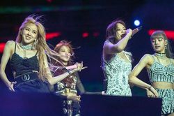 K-pop năm 2021: Sẽ 'đại thắng' Covid-19 nhờ mạng xã hội?