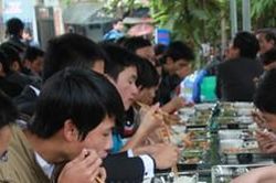 Nối dài 'ATM gạo Huế'