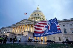 Ông Trump bất ngờ tuyên bố tình trạng khẩn cấp ở Washington